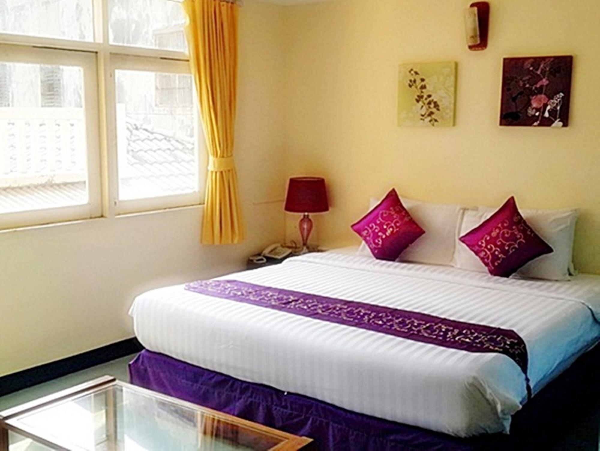 Sawasdee Sukhumvit Inn Banguecoque Exterior foto