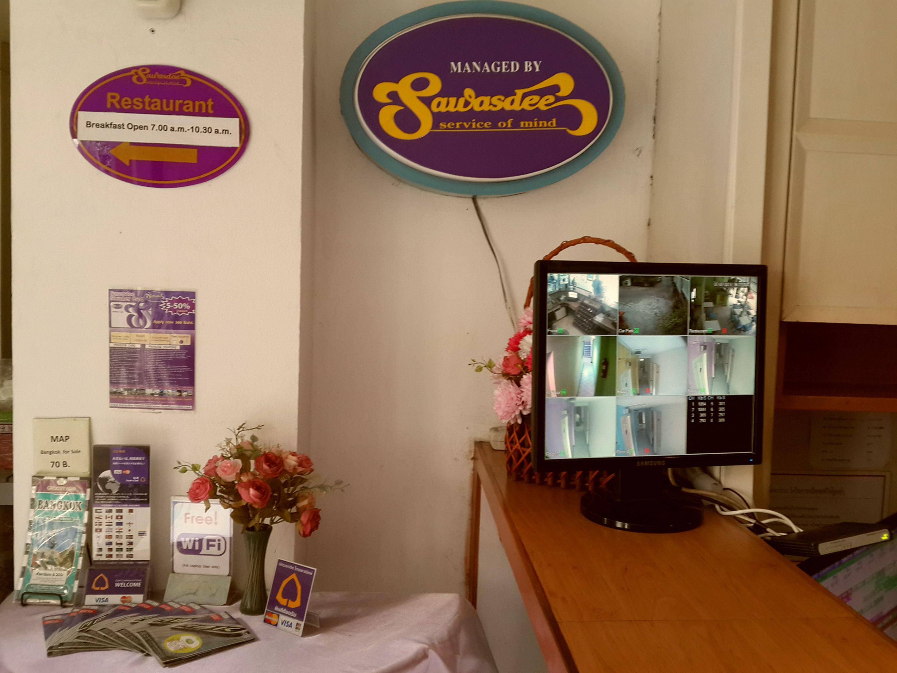Sawasdee Sukhumvit Inn Banguecoque Exterior foto