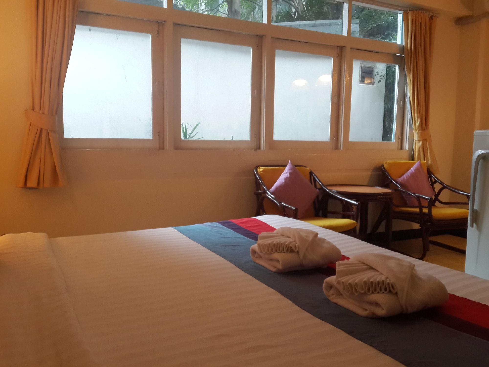 Sawasdee Sukhumvit Inn Banguecoque Exterior foto