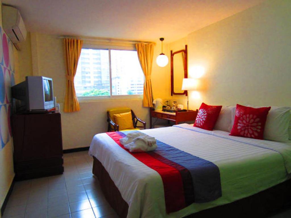Sawasdee Sukhumvit Inn Banguecoque Exterior foto